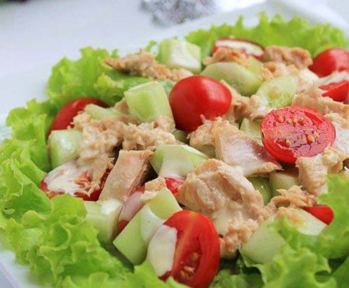 Cách làm salad cá ngừ thơm ngon tan ngay trong miệng