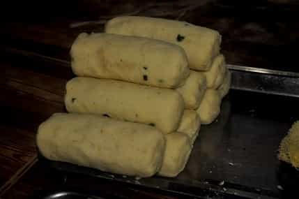 Cách làm bánh tét nhân đậu xanh đậm hương vị ngày Tết