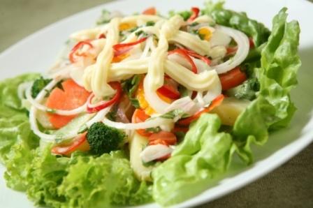 Mẹo chọn rau sạch cho món salad an toàn